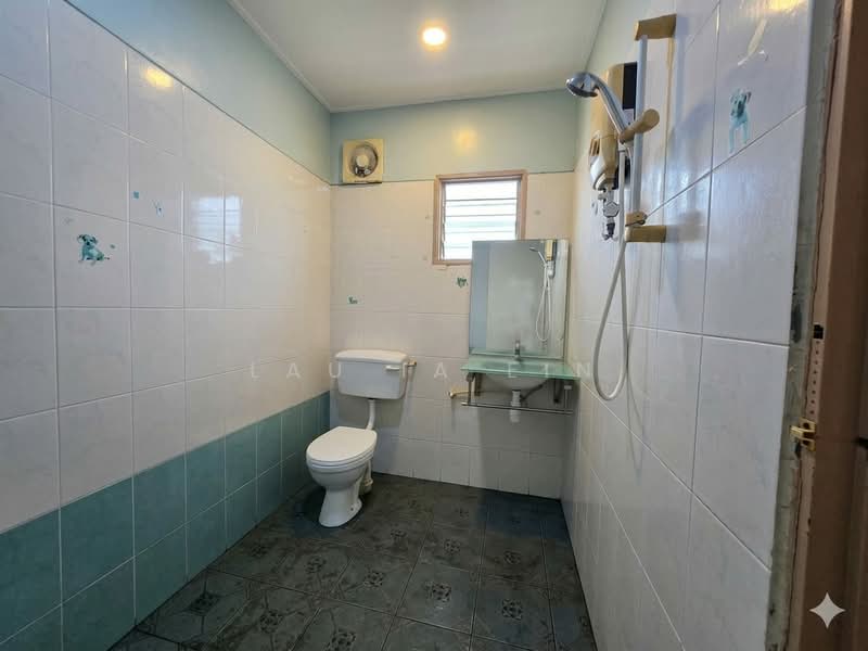 Bungalow for Sale in Rawang (Selangor) - Lau Ia Ein - Bathroom - PropertyGuru.com.my