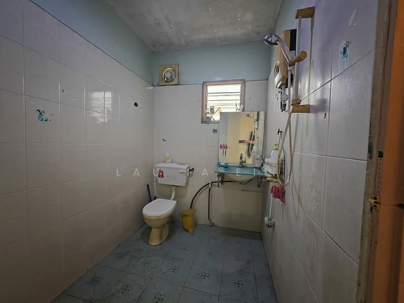 Bungalow for Sale in Rawang (Selangor) - Lau Ia Ein - Bathroom - PropertyGuru.com.my