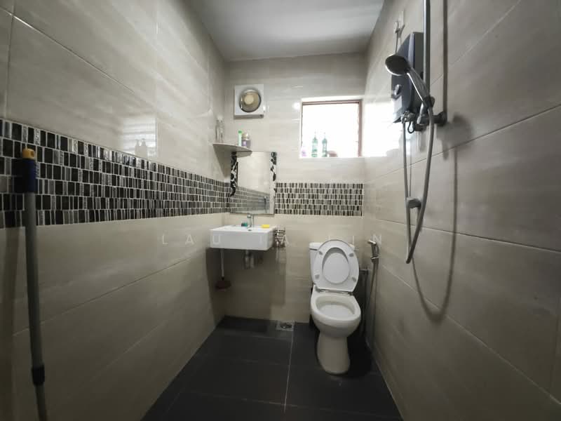 Bungalow for Sale in Rawang (Selangor) - Lau Ia Ein - Bathroom - PropertyGuru.com.my