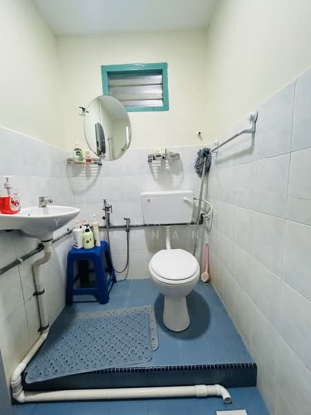 Rumah Teres 1 Tingkat untuk Dijual di Petaling Jaya (Selangor) - Yamuna Devi Krishnan Kutty - Bathroom (master )  - PropertyGuru.com.my