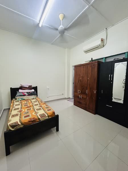 Rumah Teres 1 Tingkat untuk Dijual di Petaling Jaya (Selangor) - Yamuna Devi Krishnan Kutty - Bedroom (2)  - PropertyGuru.com.my