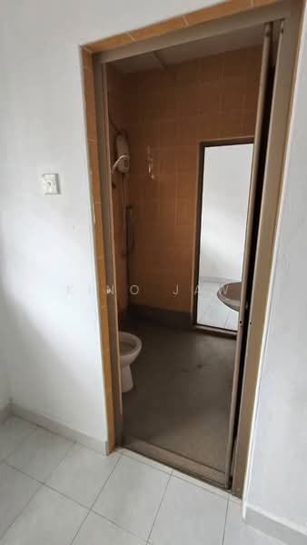 2-storey Terraced House for Sale in Taman Setia Indah (Tebrau) - Kino Jaw - Bathroom - PropertyGuru.com.my