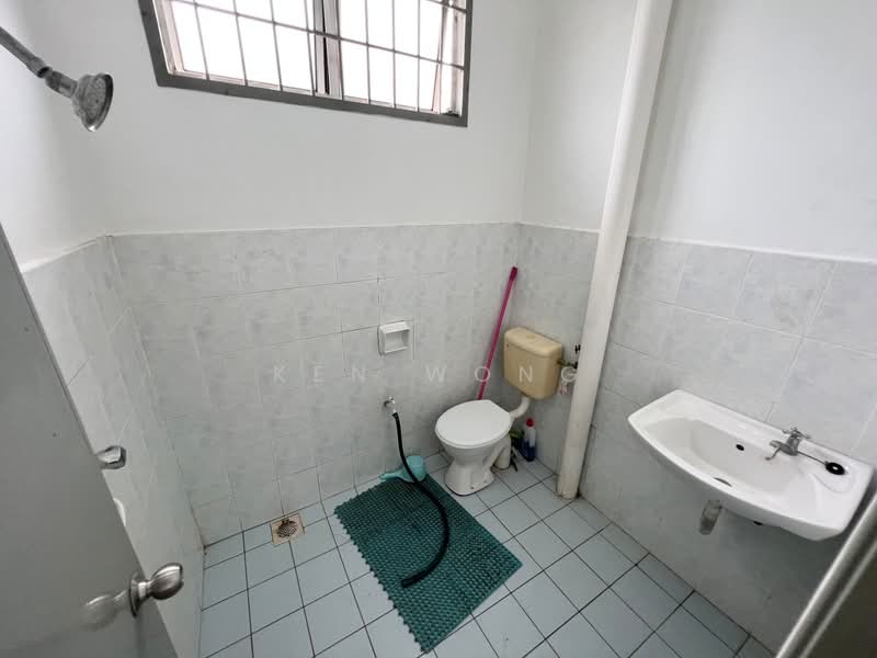 2-storey Terraced House for Sale in Taman Lestari Putra (Seri Kembangan) - Ken Wong - Bathroom - PropertyGuru.com.my