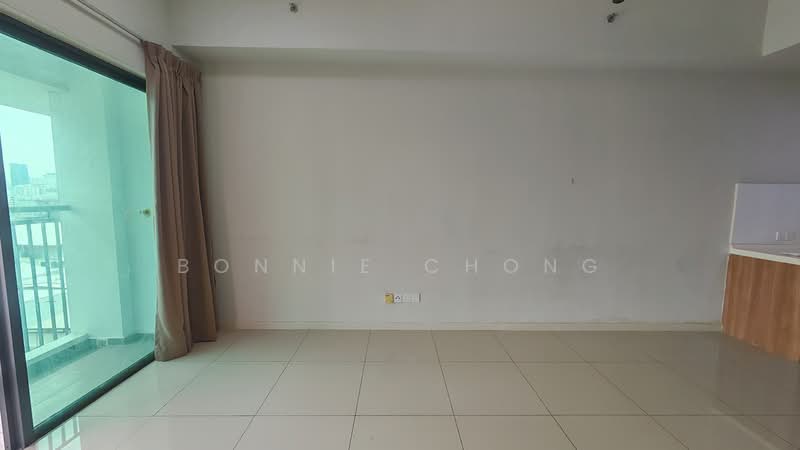 Servis Apartment untuk Dijual di Pacific 63 - Bonnie Chong - Balcony - PropertyGuru.com.my