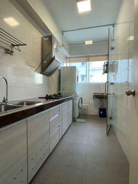 Kondominium untuk Dijual di The Zest @ Kinrara 9 - SF Chin - Kitchen - PropertyGuru.com.my