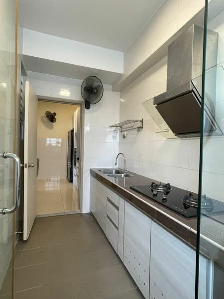 Kondominium untuk Dijual di The Zest @ Kinrara 9 - SF Chin - Kitchen - PropertyGuru.com.my