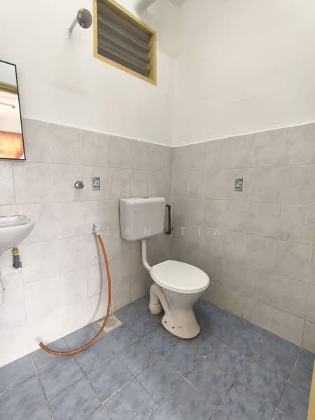 Apartment for Sale at Villa Krystal @ Bandar Selesa Jaya - Alan Tia - Bathroom - PropertyGuru.com.my