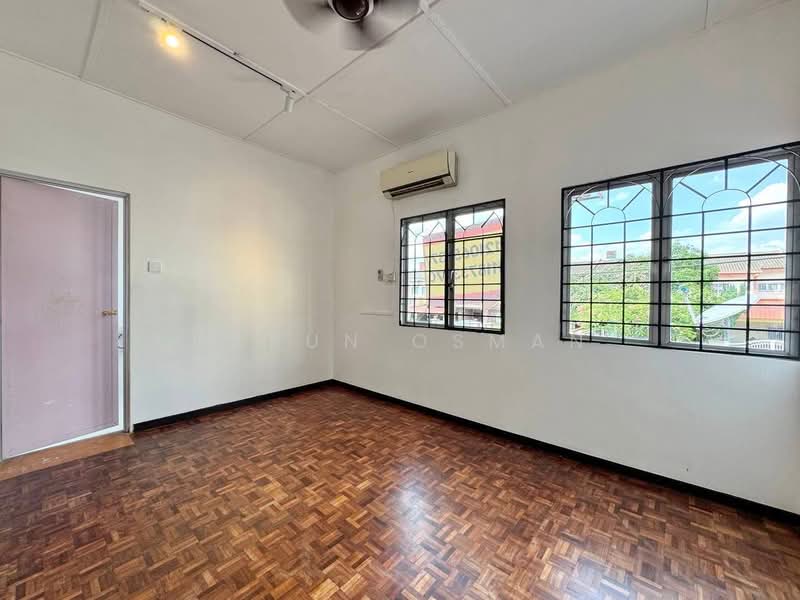 2-storey Terraced House for Sale in Taman Serdang Raya (Seri Kembangan) - Harun Osman - PropertyGuru.com.my