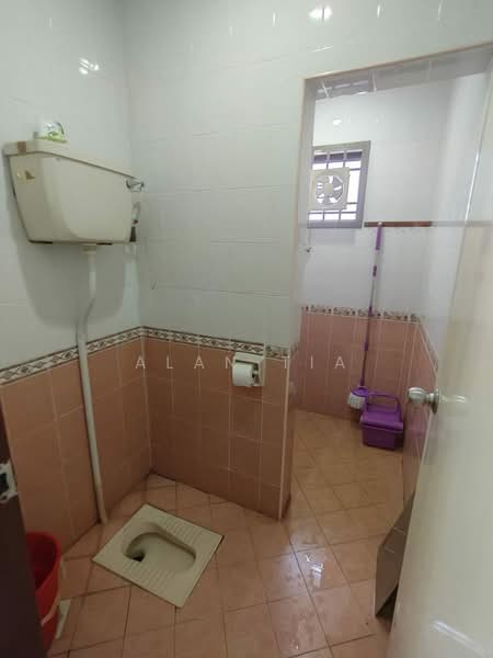 2-storey Terraced House for Sale in Taman Daya (Johor Bahru) - Alan Tia - Bathroom - PropertyGuru.com.my