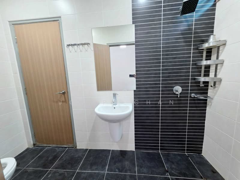 Bungalow for Sale in Seksyen U10 (Shah Alam) - Joseph Chan - Bathroom - PropertyGuru.com.my