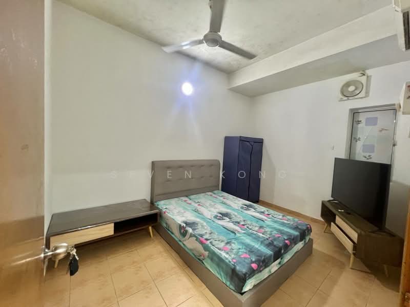 Rumah Teres 2 Tingkat untuk Dijual di Taman Setia Indah (Tebrau) - Seven Kong - Bedroom - PropertyGuru.com.my