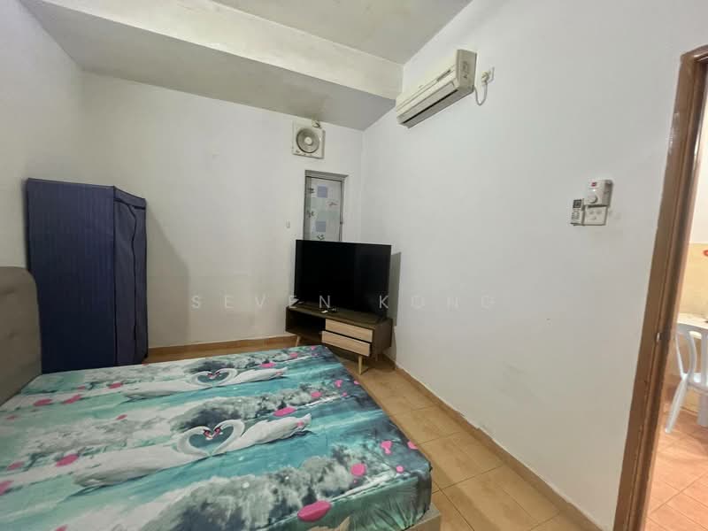 Rumah Teres 2 Tingkat untuk Dijual di Taman Setia Indah (Tebrau) - Seven Kong - Bedroom - PropertyGuru.com.my