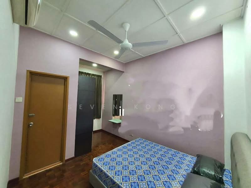 Rumah Teres 2 Tingkat untuk Dijual di Taman Setia Indah (Tebrau) - Seven Kong - Bedroom - PropertyGuru.com.my