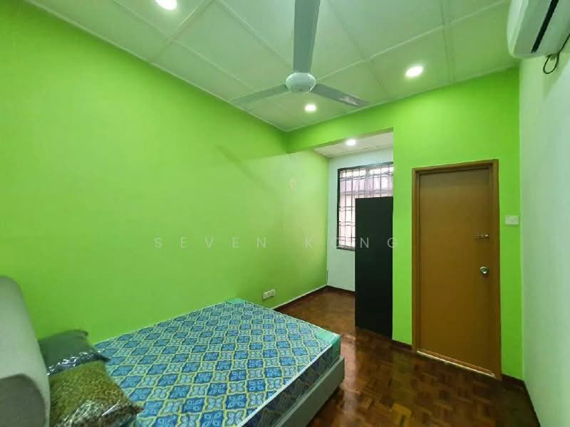 Rumah Teres 2 Tingkat untuk Dijual di Taman Setia Indah (Tebrau) - Seven Kong - Bedroom - PropertyGuru.com.my