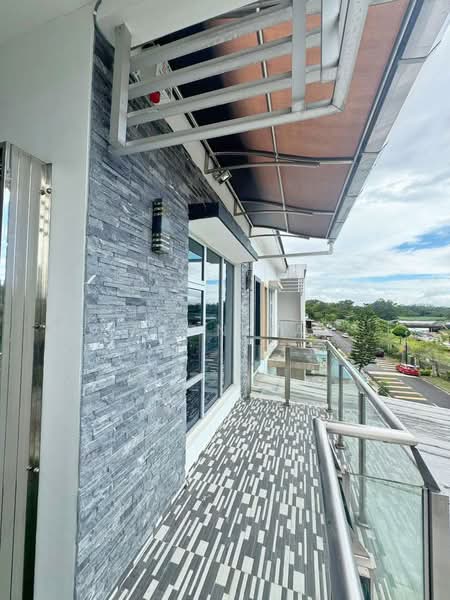 3-storey Terraced House for Sale in Bandar Seri Alam (Masai) - Jason Tan - Balcony - PropertyGuru.com.my