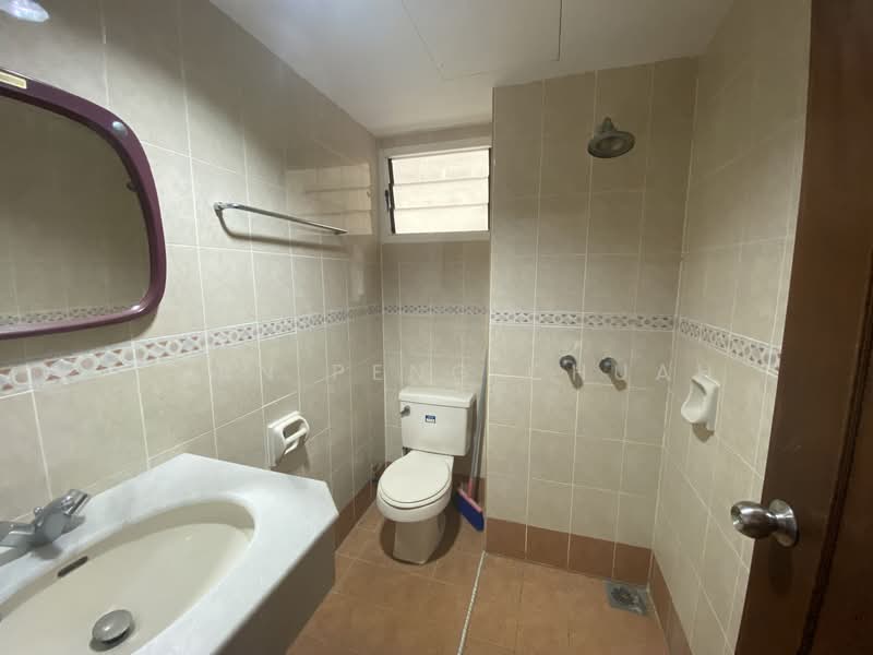 Kondominium untuk Dijual di Gurney Park Condominium - Suan Peng Chuah - Bathroom - PropertyGuru.com.my