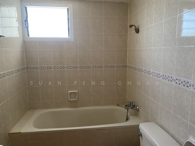 Kondominium untuk Dijual di Gurney Park Condominium - Suan Peng Chuah - Bathroom - PropertyGuru.com.my