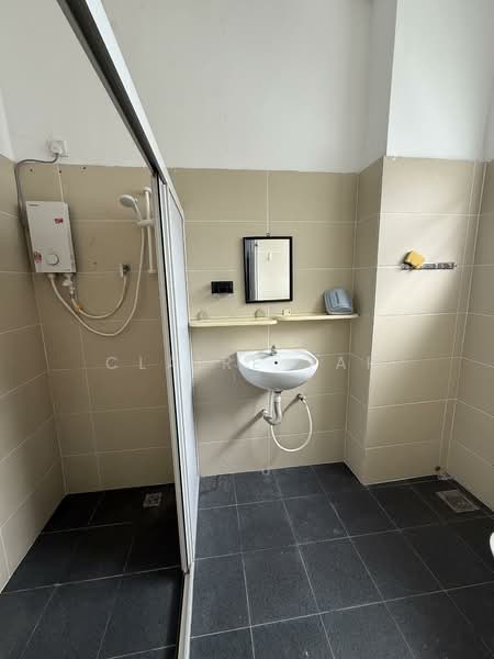 Rumah Berkembar untuk Dijual di Taman Pelangi (Johor Bahru) - Claire Yap - Bathroom - PropertyGuru.com.my