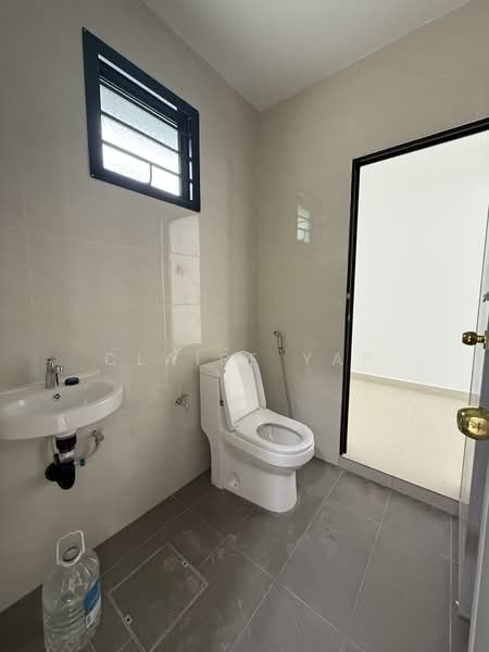 Rumah Berkembar untuk Dijual di Taman Pelangi (Johor Bahru) - Claire Yap - Bathroom - PropertyGuru.com.my
