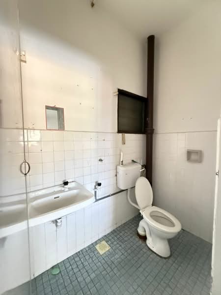 1-storey Terraced House for Sale in Permas Jaya (Johor Bahru) - SY Tan - Bathroom - PropertyGuru.com.my