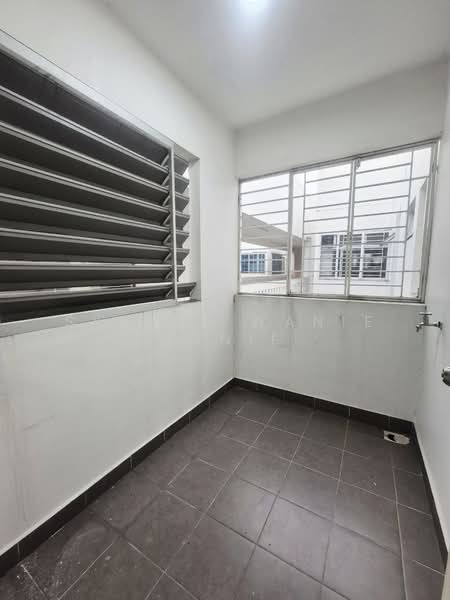 Pangsapuri untuk Dijual di D'Cassia - Syazue Wanie Wanie - Balcony - PropertyGuru.com.my