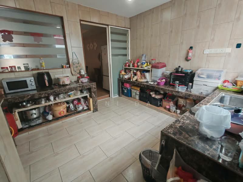2-storey Terraced House for Sale in Semenyih (Selangor) - Noraini Dahan - Kitchen - PropertyGuru.com.my