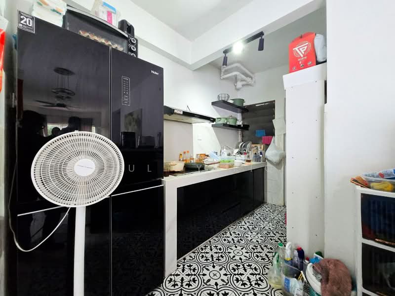 Pangsapuri untuk Dijual di Taman Desaminium, Bandar Putra Permai - Zul Syafiq - Kitchen - PropertyGuru.com.my