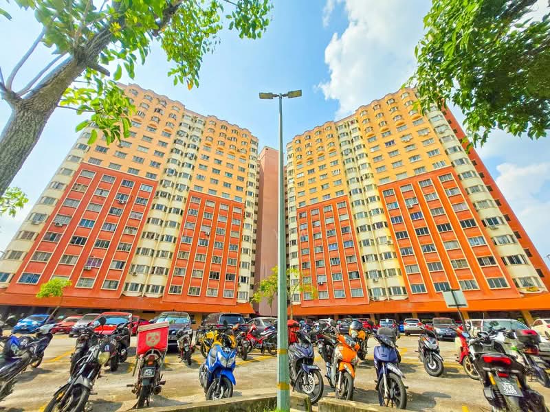 Pangsapuri untuk Dijual di Taman Desaminium, Bandar Putra Permai - Zul Syafiq - Exterior - PropertyGuru.com.my