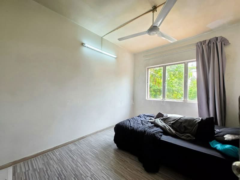 Pangsapuri untuk Dijual di Taman Desaminium, Bandar Putra Permai - Zul Syafiq - Bedroom - PropertyGuru.com.my