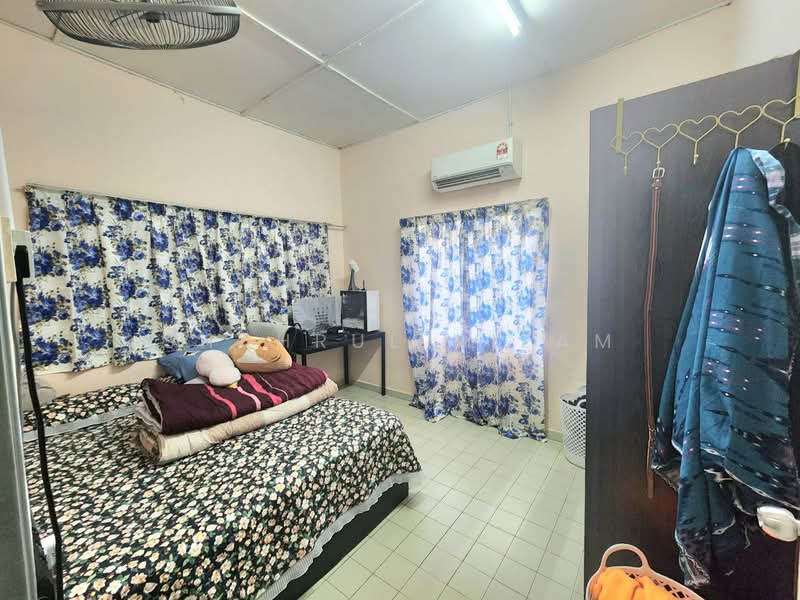 Rumah Teres untuk Dijual di Bukit Kemuning (Shah Alam) - Shahrul Nizam - Bedroom - PropertyGuru.com.my