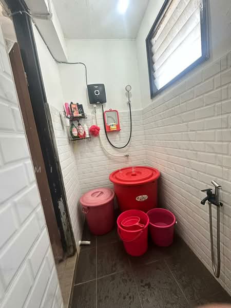 Rumah Flat untuk Dijual di Flat Sri Kota - Michelle Tan - Bathroom - PropertyGuru.com.my