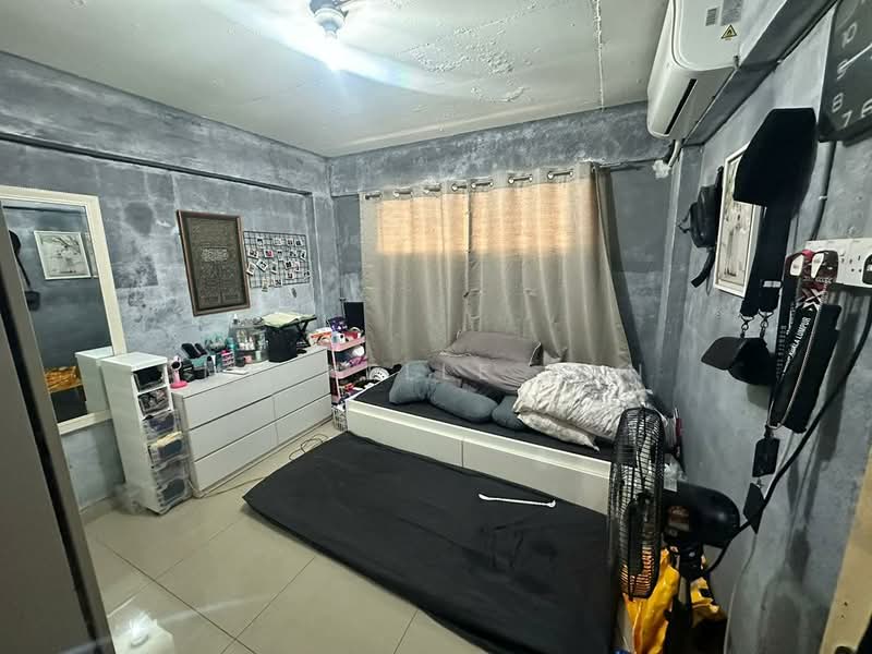 Rumah Flat untuk Dijual di Flat Sri Kota - Michelle Tan - Bedroom - PropertyGuru.com.my
