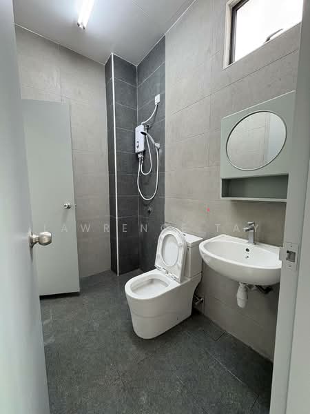 Terraced House for Rent in Bandar Layangkasa (Pasir Gudang) - Lawrence Tay - Shared Bathroom (G floor) - PropertyGuru.com.my