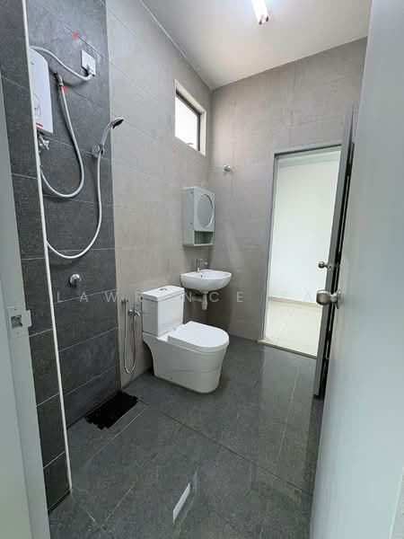 Terraced House for Rent in Bandar Layangkasa (Pasir Gudang) - Lawrence Tay - Shared Bathroom (3&4) - PropertyGuru.com.my