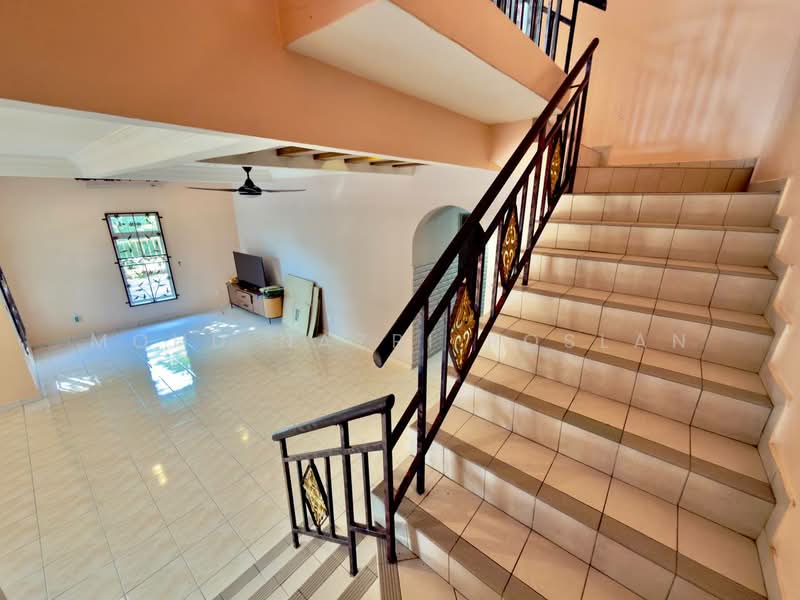 2-storey Terraced House for Sale in Bandar Mahkota Cheras (Cheras) - Mohd Nazri Roslan - Living Room - PropertyGuru.com.my