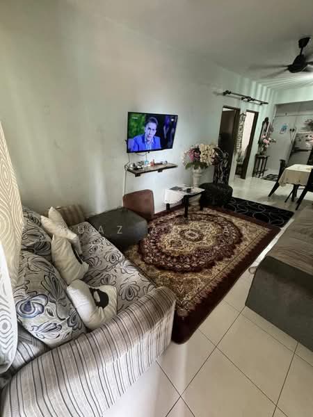 Rumah Flat untuk Dijual di Mutiara Anggun - Muaz Azizan - Living Room - PropertyGuru.com.my