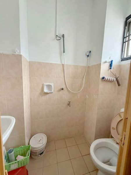 Rumah Bandar untuk Dijual di Taman Tampoi Indah (Tampoi) - Dylan Tan - Bathroom - PropertyGuru.com.my
