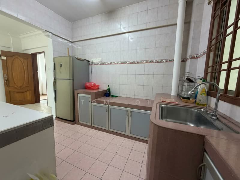 Flat for Sale at Taman Tan Sri Yaacob - Tom Loh - Kitchen - PropertyGuru.com.my