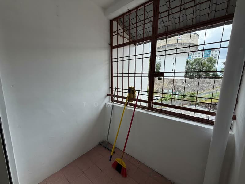 Flat for Sale at Taman Tan Sri Yaacob - Tom Loh - Balcony - PropertyGuru.com.my