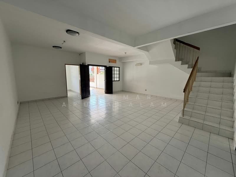 2-storey Terraced House for Sale in Bandar Bukit Puchong 2 (Puchong) - Sugumar Arunasalam - Living Room - PropertyGuru.com.my
