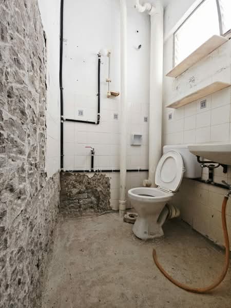 Pangsapuri untuk Dijual di Taman Seri Sari (Sunshine Garden) - Eugene Tung - Bathroom - PropertyGuru.com.my