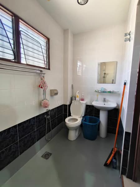 Rumah Teres 2 Tingkat untuk Dijual di Taman Wah Keong (Ipoh) - Lee Wah Yen - Bathroom - PropertyGuru.com.my