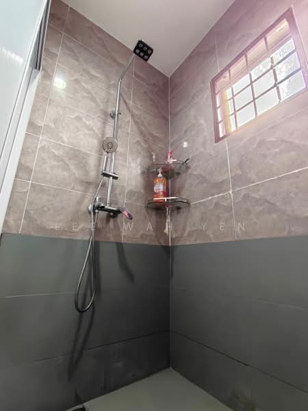 Rumah Teres 2 Tingkat untuk Dijual di Taman Wah Keong (Ipoh) - Lee Wah Yen - Bathroom - PropertyGuru.com.my