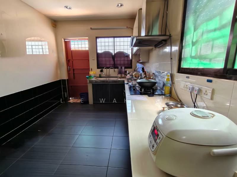 Rumah Teres 2 Tingkat untuk Dijual di Taman Wah Keong (Ipoh) - Lee Wah Yen - Kitchen - PropertyGuru.com.my