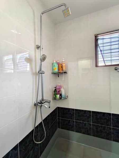 Rumah Teres 2 Tingkat untuk Dijual di Taman Wah Keong (Ipoh) - Lee Wah Yen - Bathroom - PropertyGuru.com.my