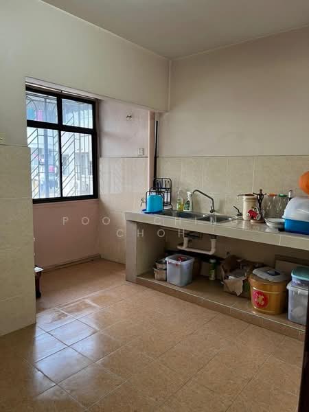 Flat for Sale at Taman Sungai Besi - Pooi Ching Choh - Kitchen - PropertyGuru.com.my