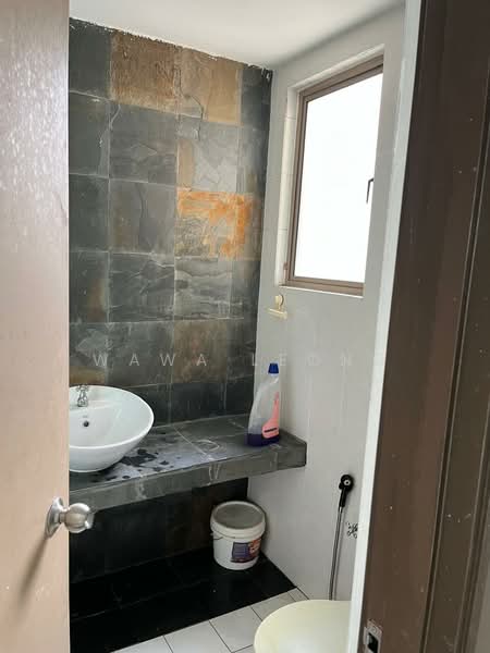 Servis Apartment untuk Dijual di Ritze Perdana 1 - Wawa Leong - Bathroom - PropertyGuru.com.my