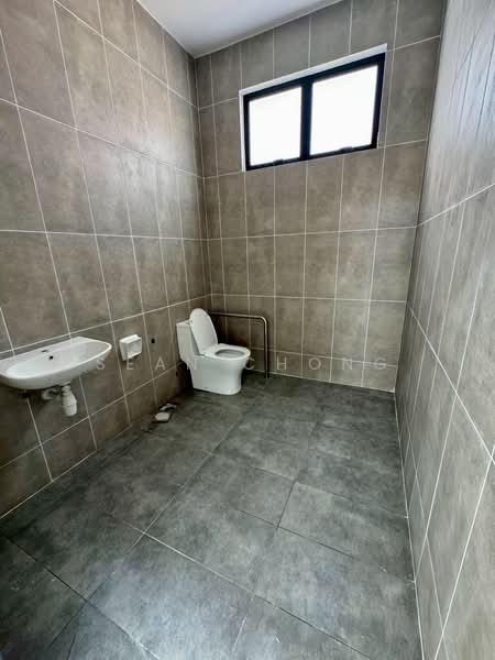 Factory for Rent in Eco Business Park 1 (Johor Bahru) - Sean Chong - Bathroom - PropertyGuru.com.my
