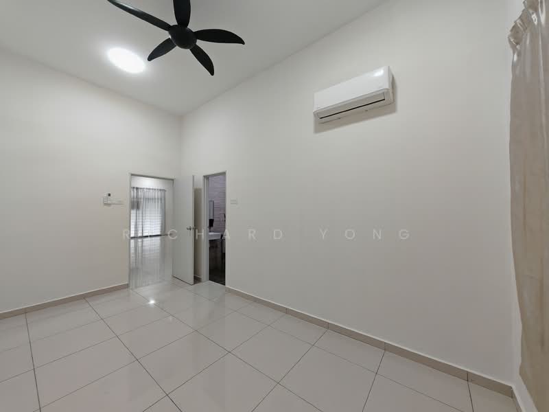 Rumah Berkembar untuk Disewa di Taman Sutera Utama (Skudai) - Richard Yong - Guest/Elderly Bedroom - PropertyGuru.com.my