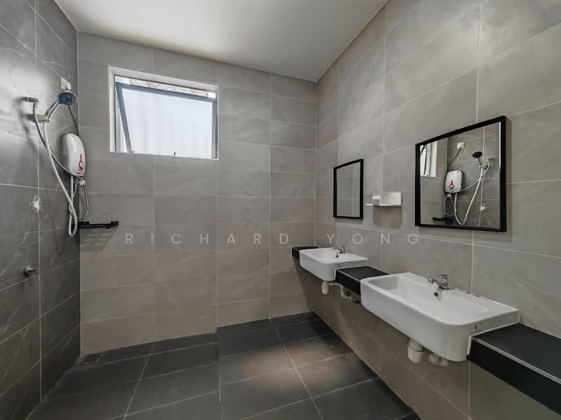 Rumah Berkembar untuk Disewa di Taman Sutera Utama (Skudai) - Richard Yong - Master Bathroom - PropertyGuru.com.my